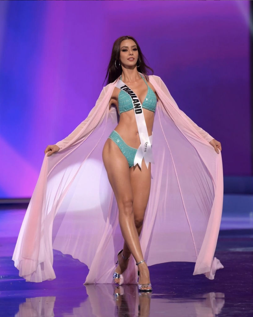 อแมนด้า ออบดัม' จากเวที Miss Universe 2020 ในรอบชุดว่ายน้ำ