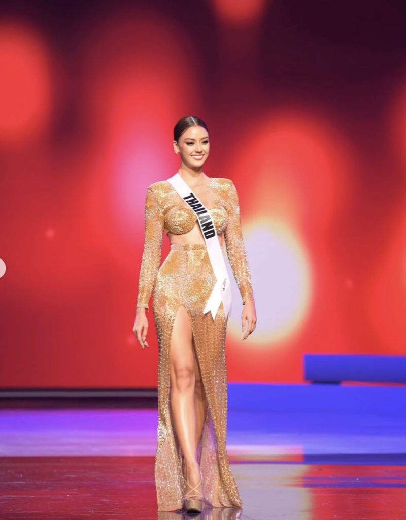 อแมนด้า ออบดัม' จากเวที Miss Universe 2020 ในรอบชุดราตรี