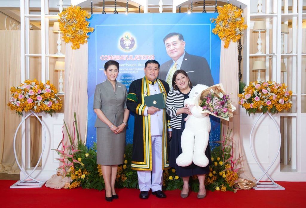 ทรงแสดงความยินดีกับพระบิดา