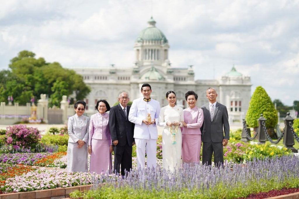 ออม-ปภาพินท์ วีระภุชงค์' รับพระราชทานน้ำสังข์
