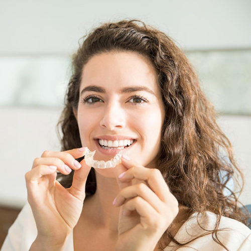 Invisalign คืออะไร? และปัญหารูปฟันแบบไหนเหมาะจะจัดฟันแบบใส