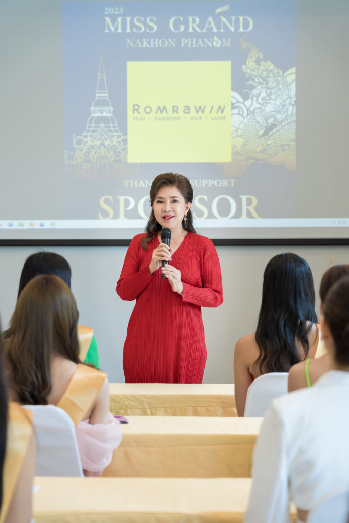 จอย-ขวัญฤทัย ดำรงค์วัฒนโภคิน