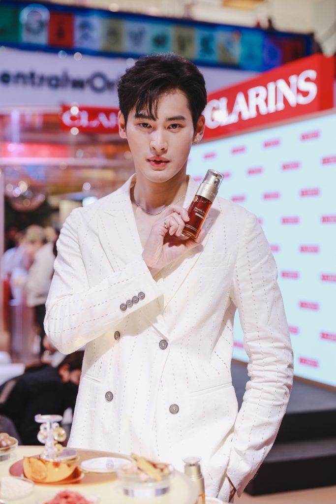 เก้า นพเก้า Clarins