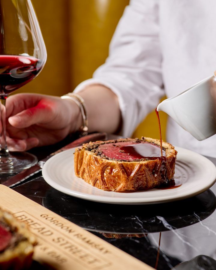 Gordon Ramsay บินลัดฟ้าร่วมงานเปิดตัว Bread Street Kitchen & Bar